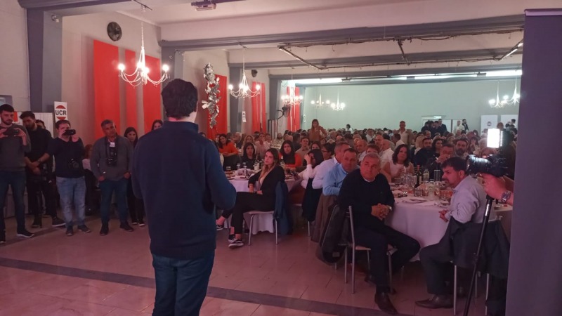 Presencias y varios discursos: as fue la cena del radicalismo